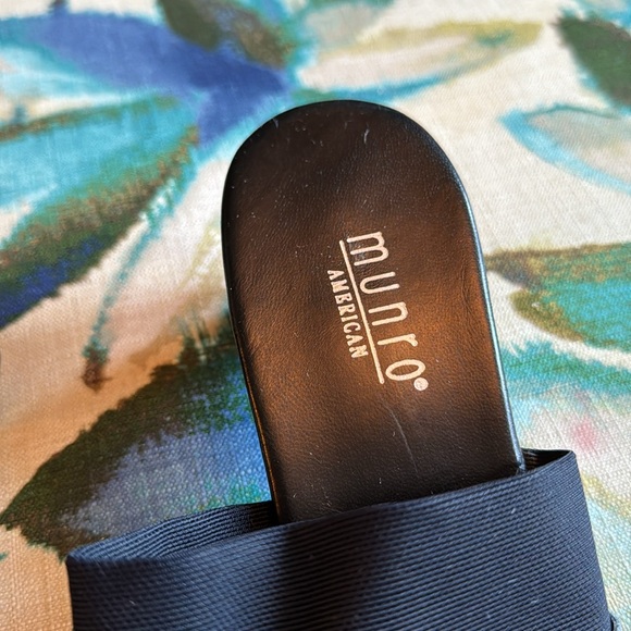 Munro American black and navy blue slip on sandal - Picture 5 of 11